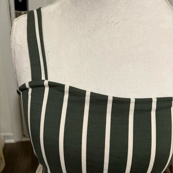 New! Capella Olive & Cream Striped Sleeveless Crop Top Size 2XL NWT! 🌻 - Picture 4 of 9